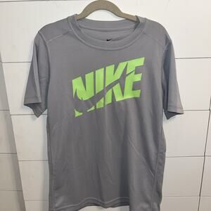 Boys NIKE DRI-FIT Nike t-shirt Gray Yellow “Nike” swoosh Size Youth MEDIUM